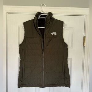 Women’s size M Northface Vest green